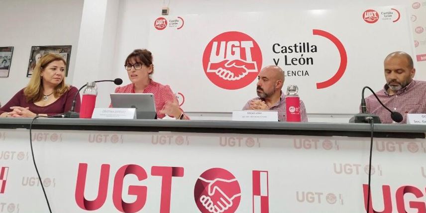Cristina Estévez interviene en una asamblea en Castilla y León