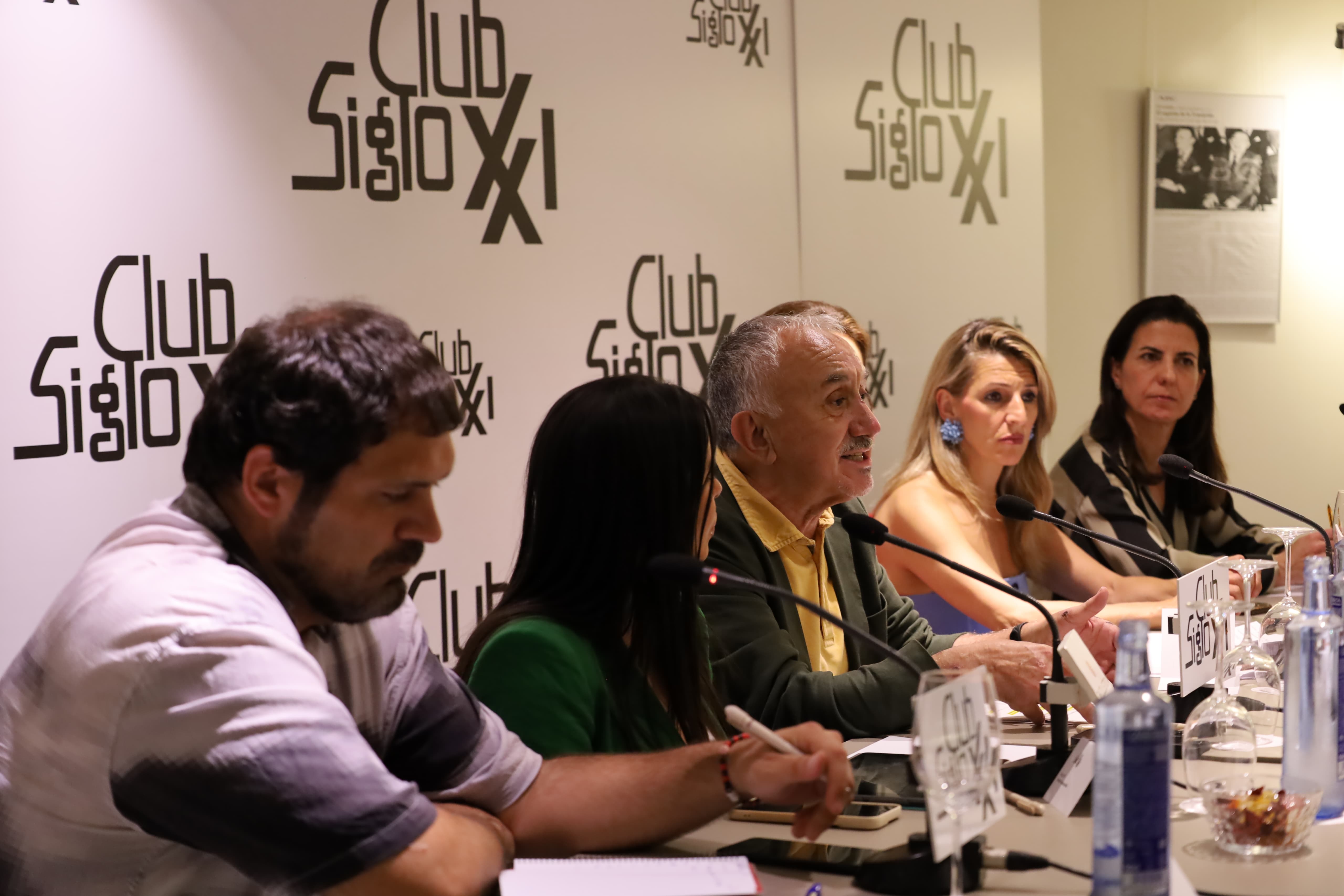 Coloquio club Siglo XXI