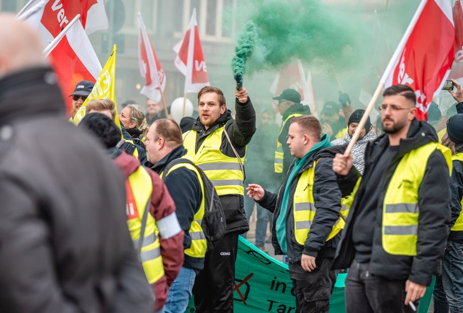 Foto realizada por @Florian Semmler. Movilización en Alemania de los trabajadores/as de transporte urbano e interurbano de viajeros/as