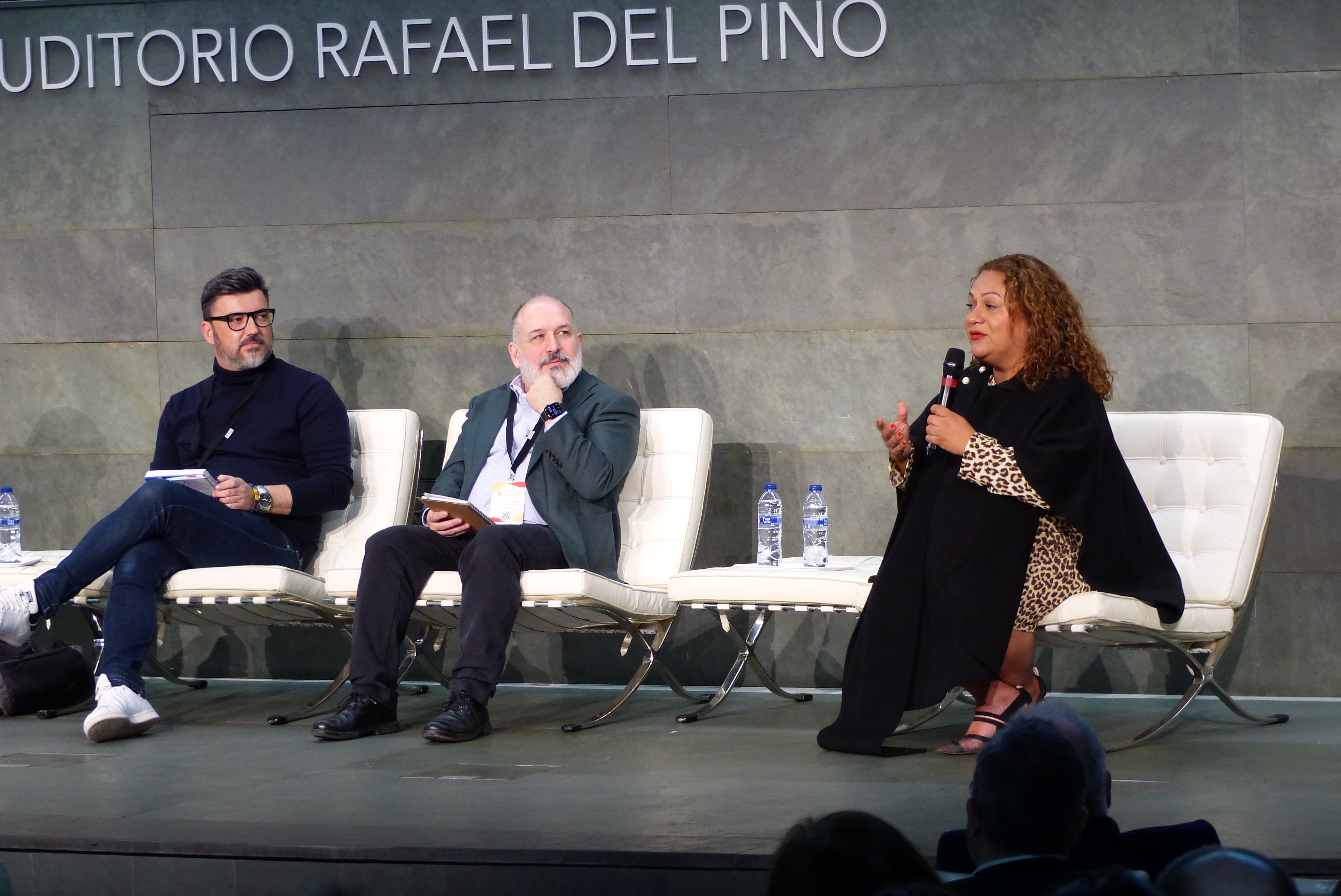 Toño Abad recibe el premio Igualia a la trayectoria profesional