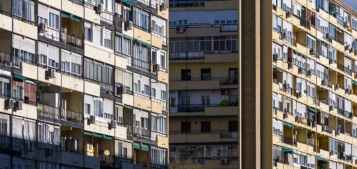 Fachada de bloque de viviendas en Barcelona.