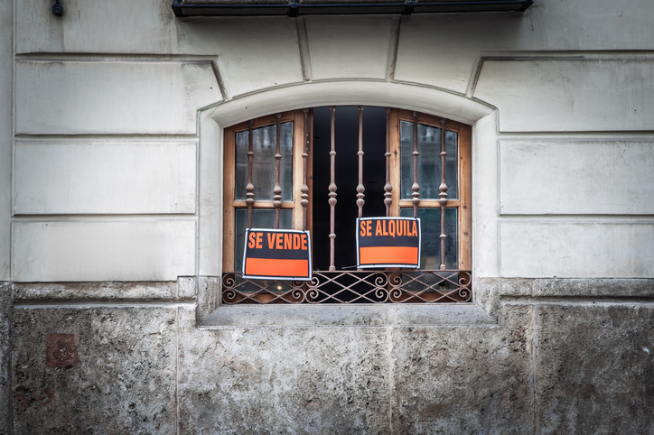 Carteles de alquiler y venta vivienda