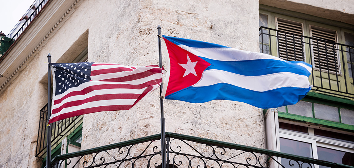 Banderas de EEUU y Cuba