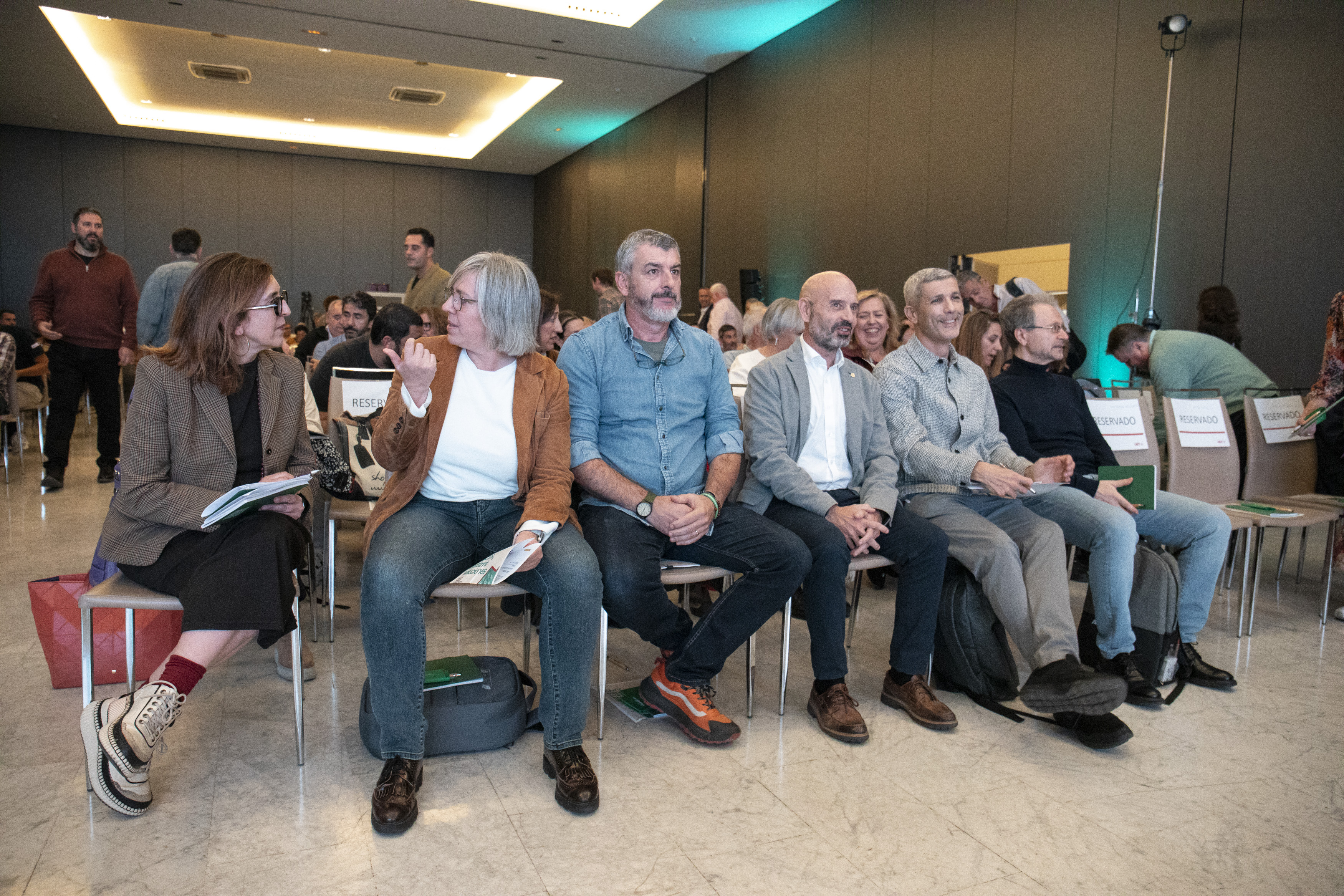 De izq. a drch.: Lola Navarro, Leire Iglesias, Óskar Martín, Javier Salas, Antonio González y Cristobal Molina Navarrete