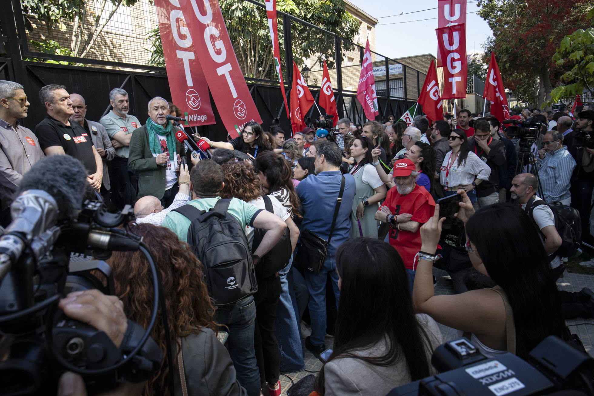 3. Pepe Álvarez, secretario general de UGT durante la atención a medios de prensa.