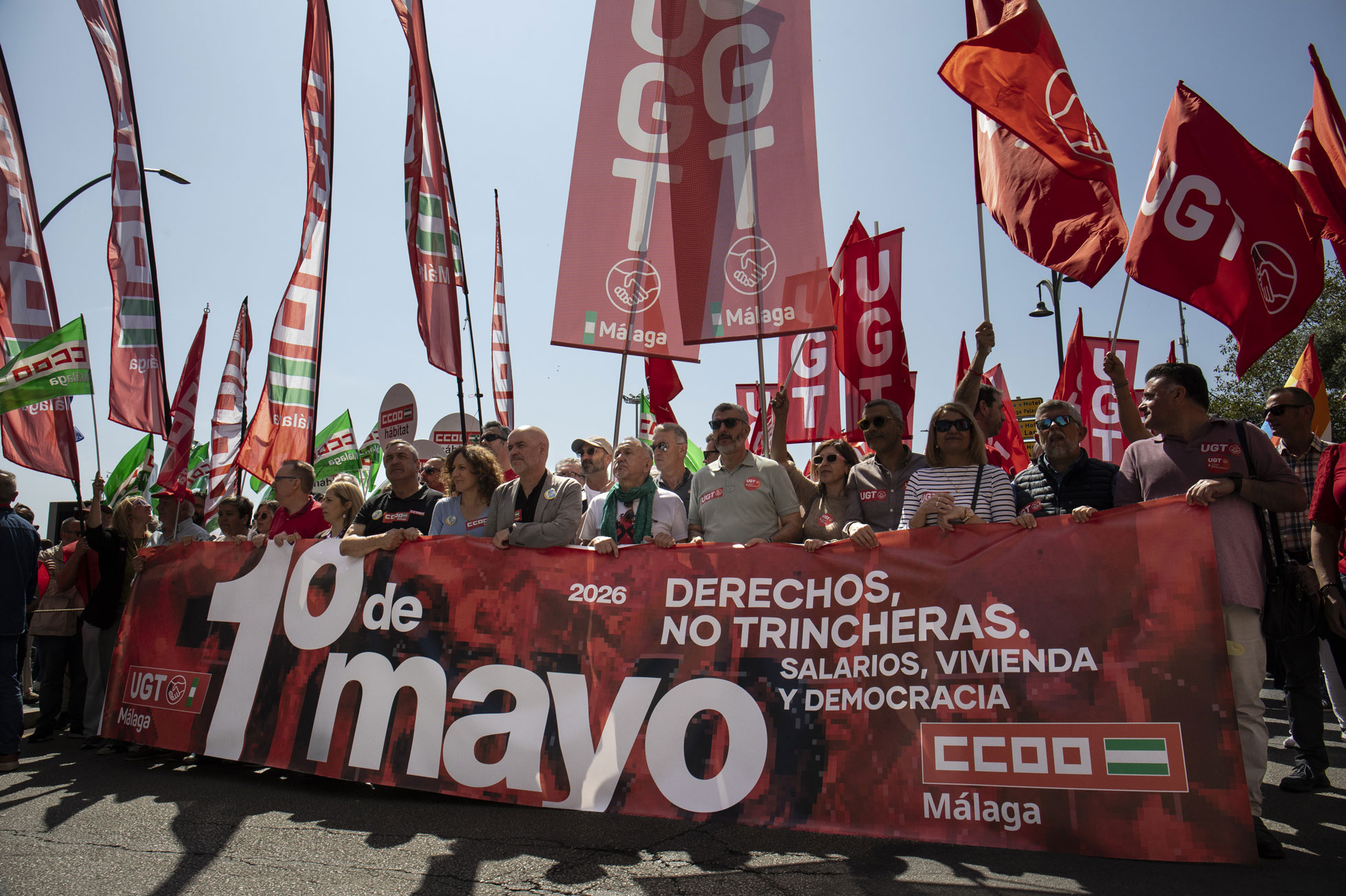 6. Cabecera de la manifestación del Primero de Mayo con dirigentes de UGT y CCOO, en la ciudad de Málaga