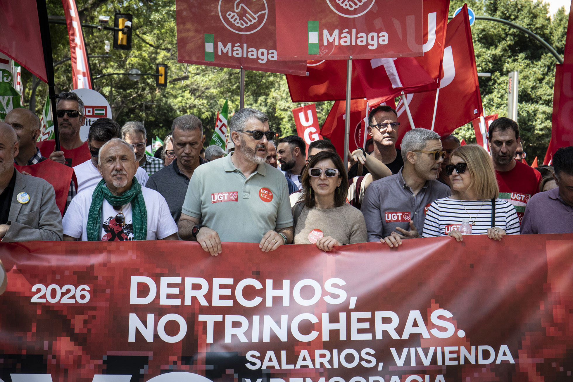 9. Cabecera de la manifestación del Primero de Mayo con dirigentes de UGT y CCOO, en la ciudad de Málaga