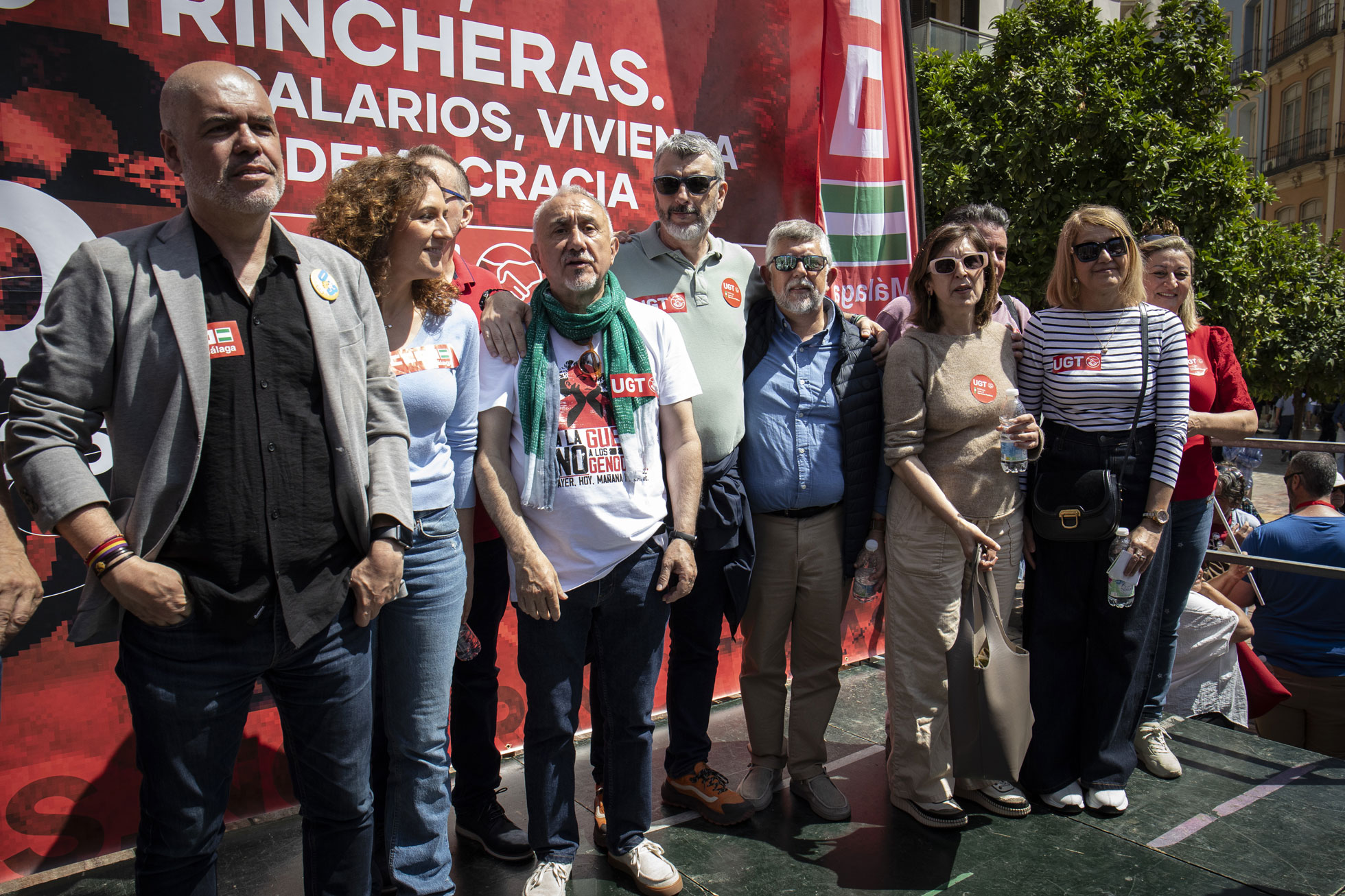 11. Unai Sordo, secretario general de CCOO; Nuria López, secretaria general de CCOO Andalucía; Pepe Álvarez, secretario general de UGT; Oskar Martín, secretario general de UGT Andalucía; José Manuel Rodríguez, secretario general de UGT FICA Andalucía; Lola Navarro, vicesecretaria general de UGT; MªCarmen Barrera, y Catalina Nuñez, secretaria general de UGT Servicios Públicos.