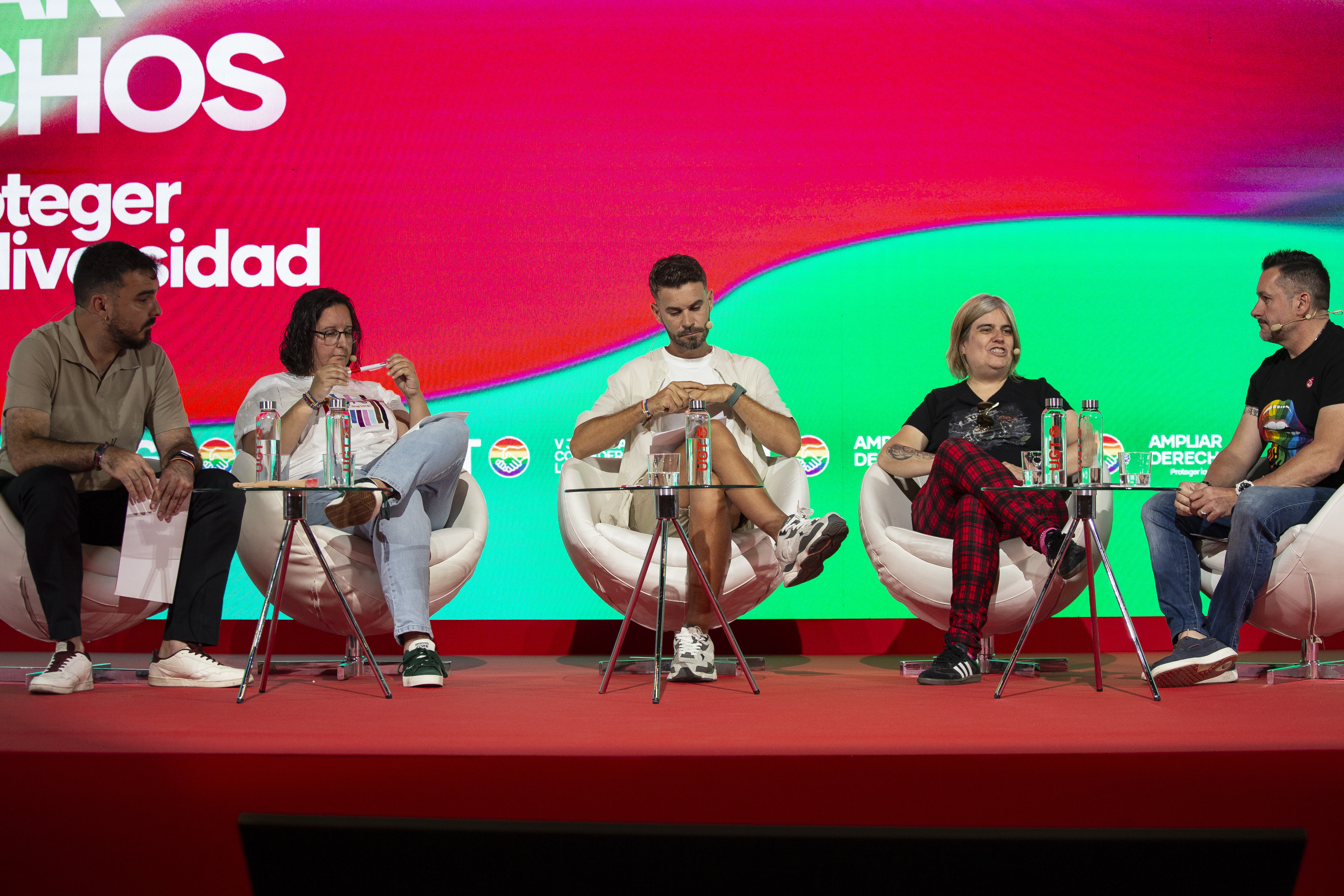 23. Mesa: Datos para cuantificar la lgtbifobia en el empleo. Jorge Fernández, responsable Área LGTBI de UGT Catalunya; Vanesa Cervera, responsable Grupo LGTBI UGT País Valencià; Ángelo Rivero, responsable Área LGTBI de UGT Canarias; Miriam Guijarro, responsable Área LGTBI de UGT Madrid y Javier Fernández, secretario general de UGT Asturias.