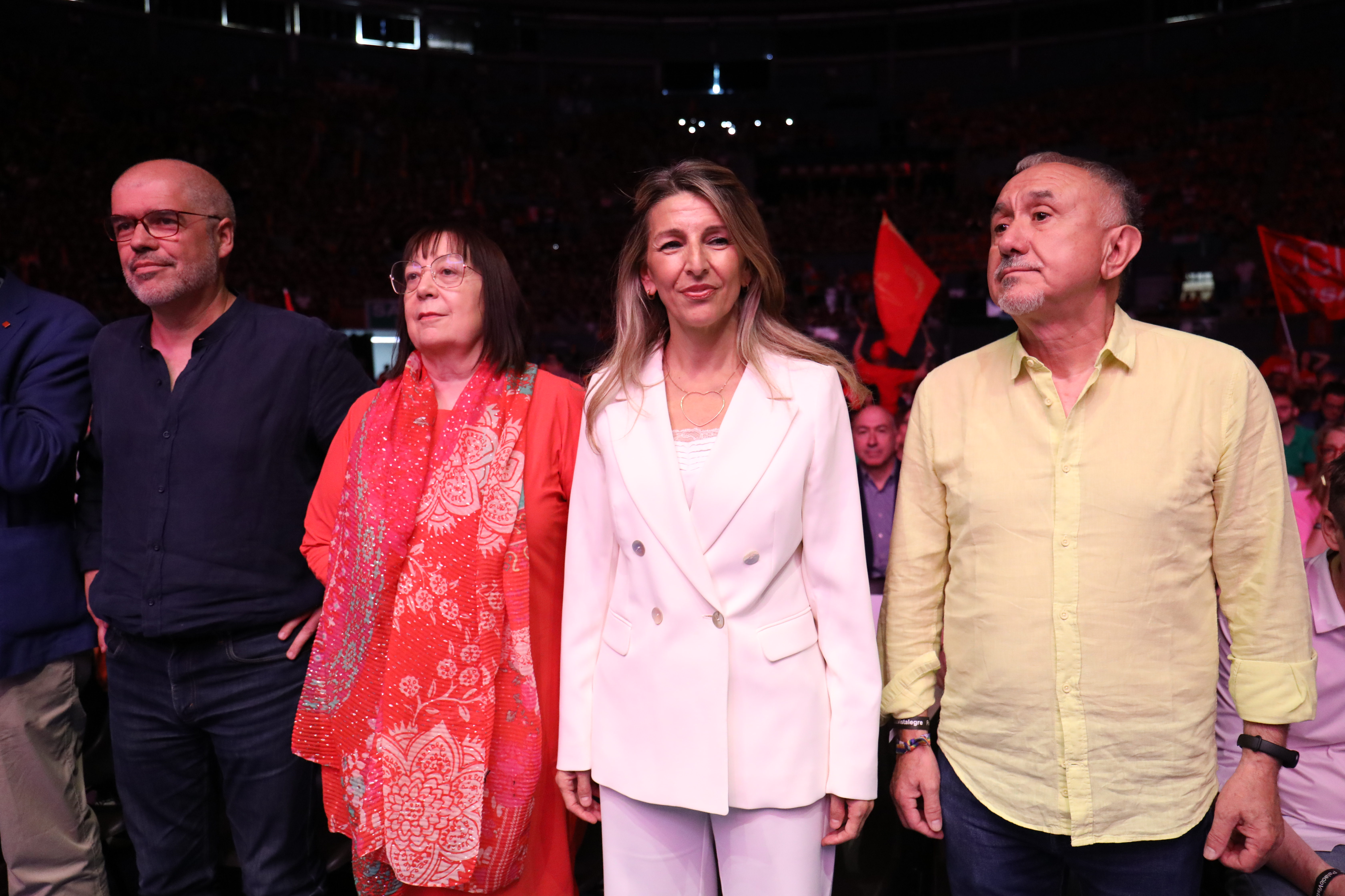 7. Esther Lynch, secretaria general de la CES; Pepe Álvarez, secretario general de UGT; Unai Sordo, secretario general de CCOO saludan a Yolanda Díaz, vicepresidenta segunda y ministra de Trabajo y Economía Social.