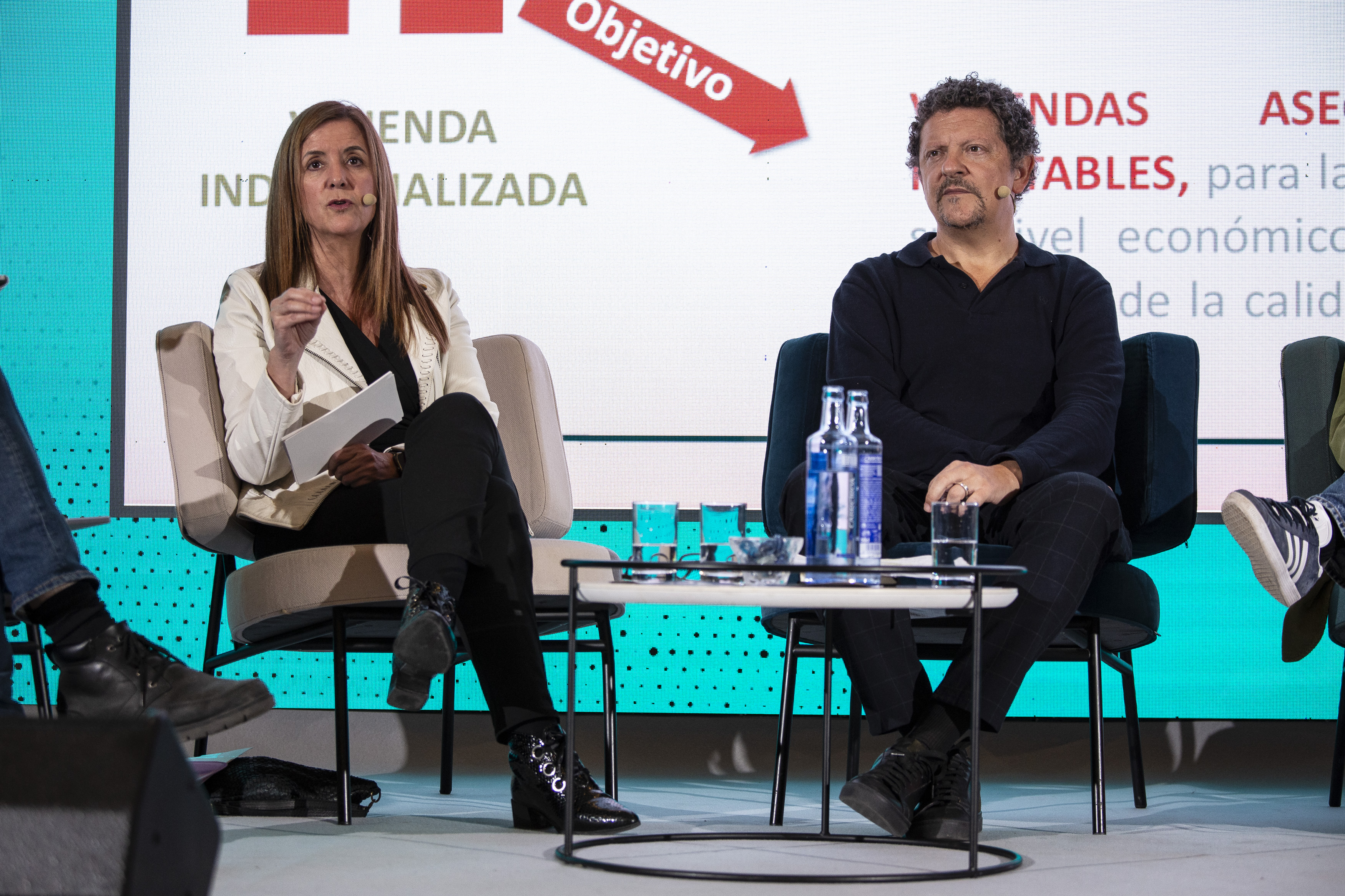 La directora del PERTE de la Industrialización de la Vivienda Maribel Vergara y el arquitecto Alfredo González Cascallana