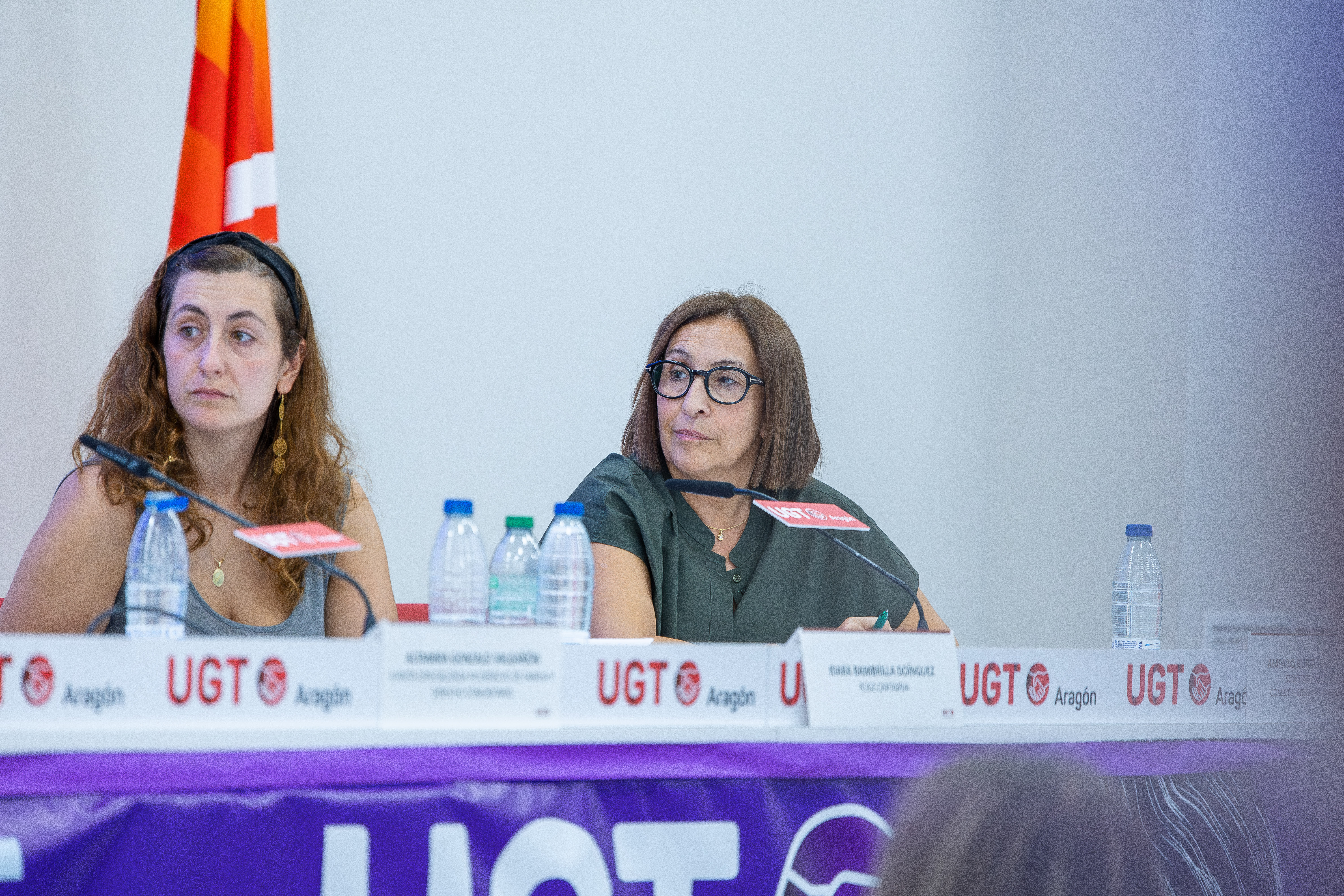 Kiara Brambilla Domínguez, responsable de OJUCA, representante de la Comisión de Garantías en la asamblea de RUGE y coordinadora del área LGTBI+ de UGT Cantabria. Amparo Burgueño Luengo, secretaria ejecutiva de UGT