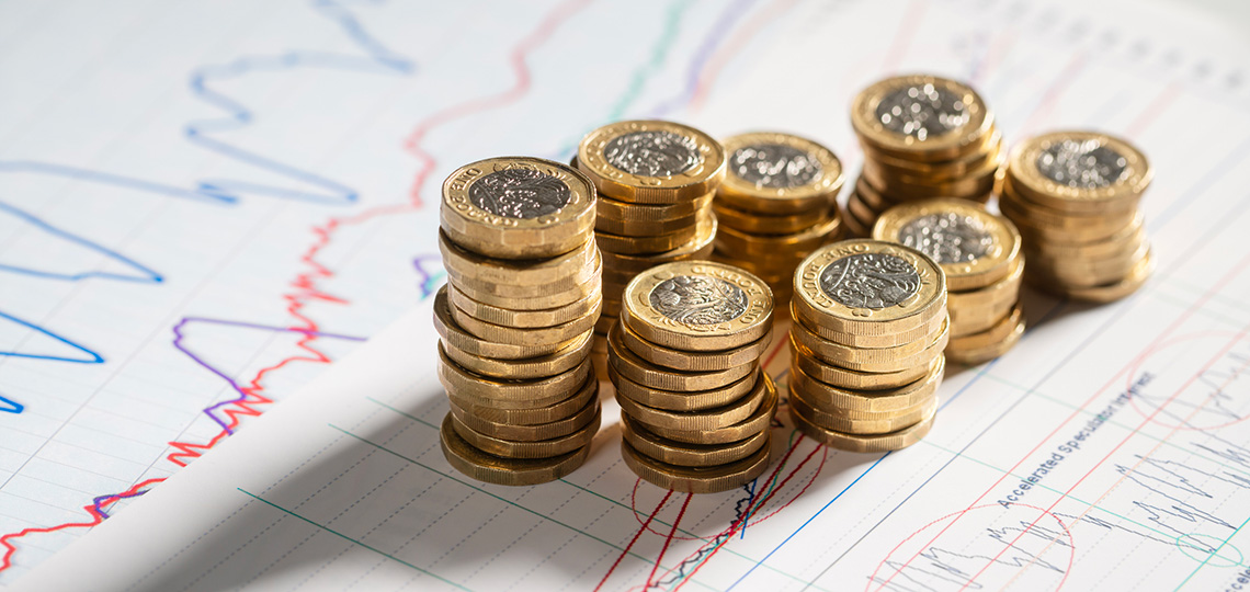 Monedas sobre una gráfica