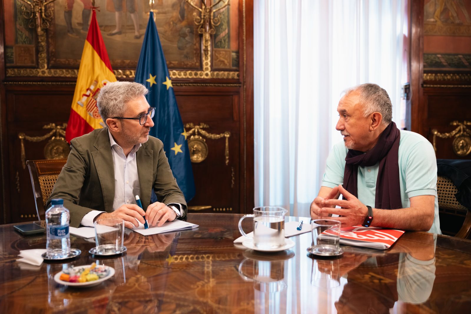 Pepe Álvarez y Arcadi España en la sede del Ministerio de Hacienda